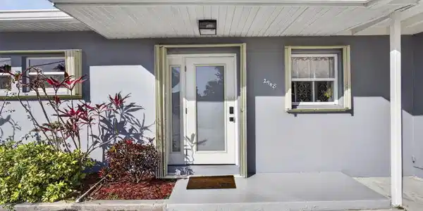 Image 3: Front Entry