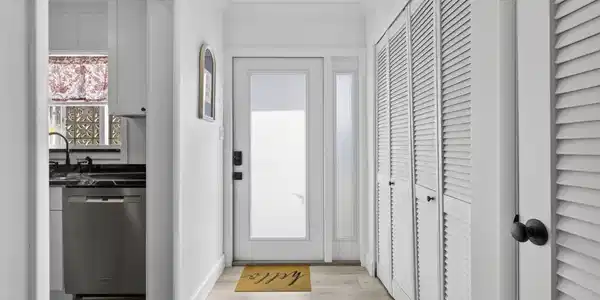 Image 4: Foyer