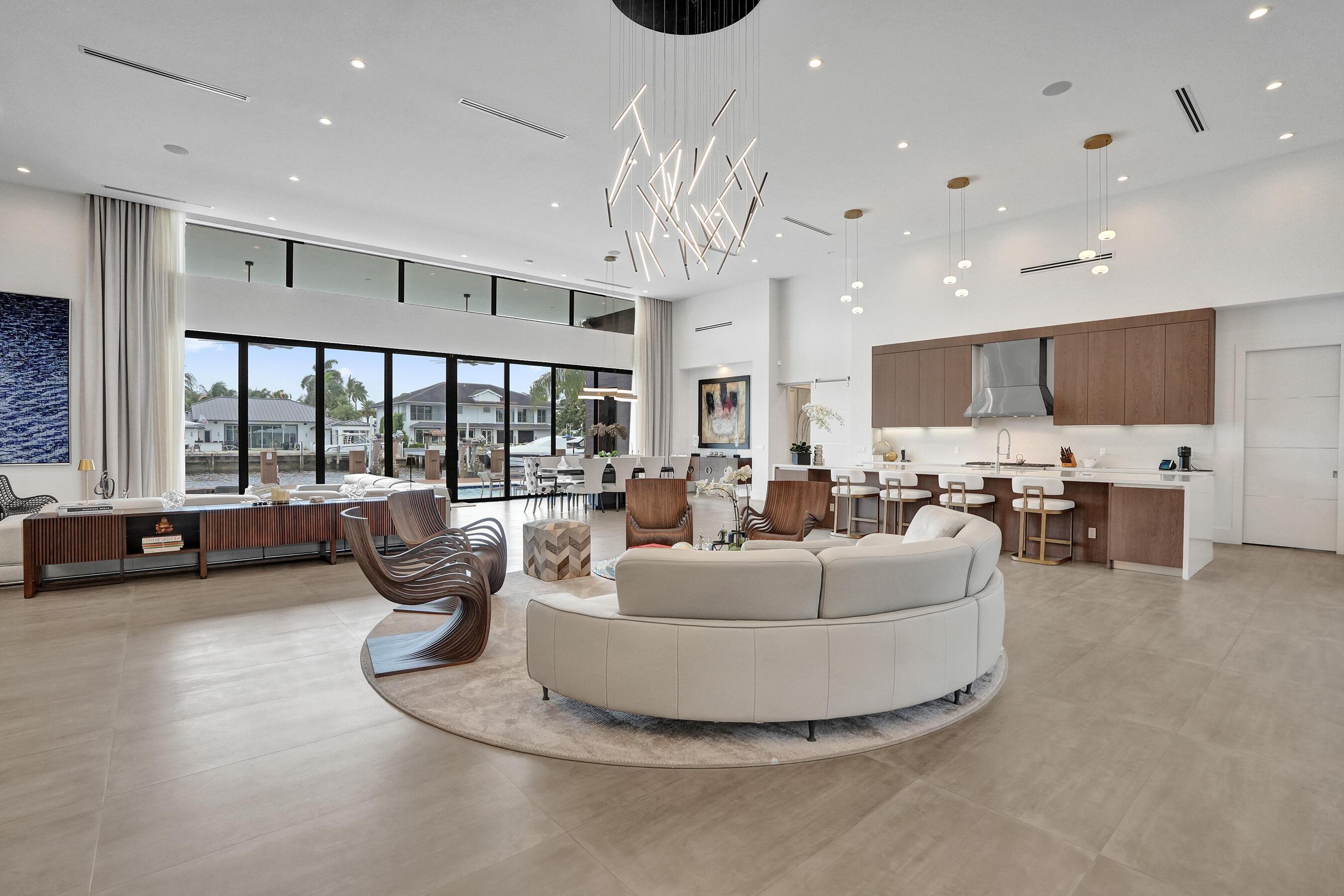 Image 4: This is what everyone wants. The Great Room experi