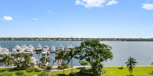 136 Lakeshore Drive