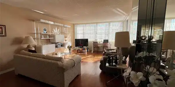 Image 3: Photo 4