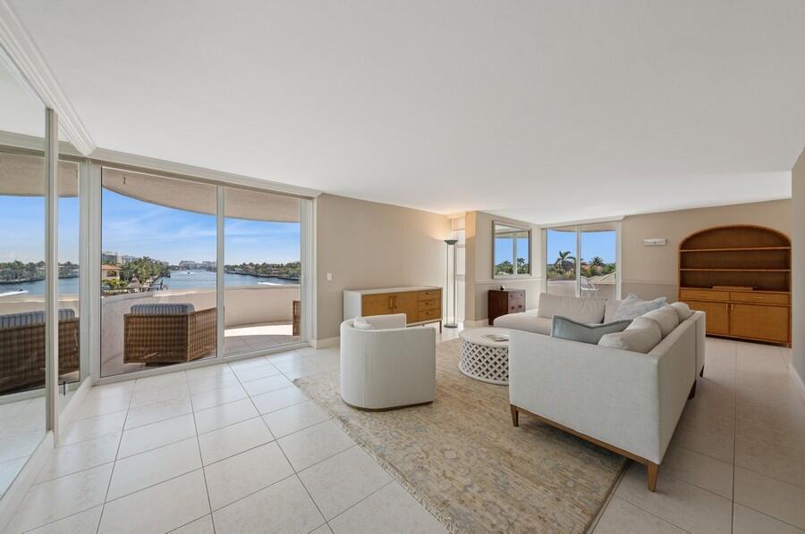 Image 2: Living Room