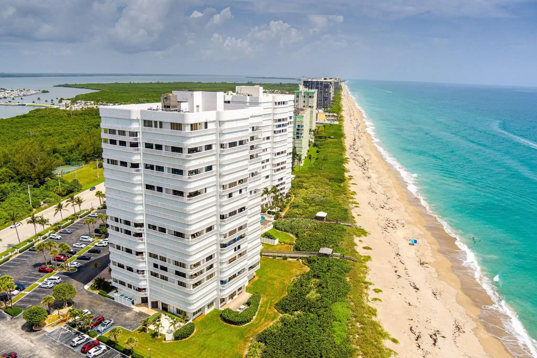 Image 1: 18-web-or-mls-9960-s-ocean-dr