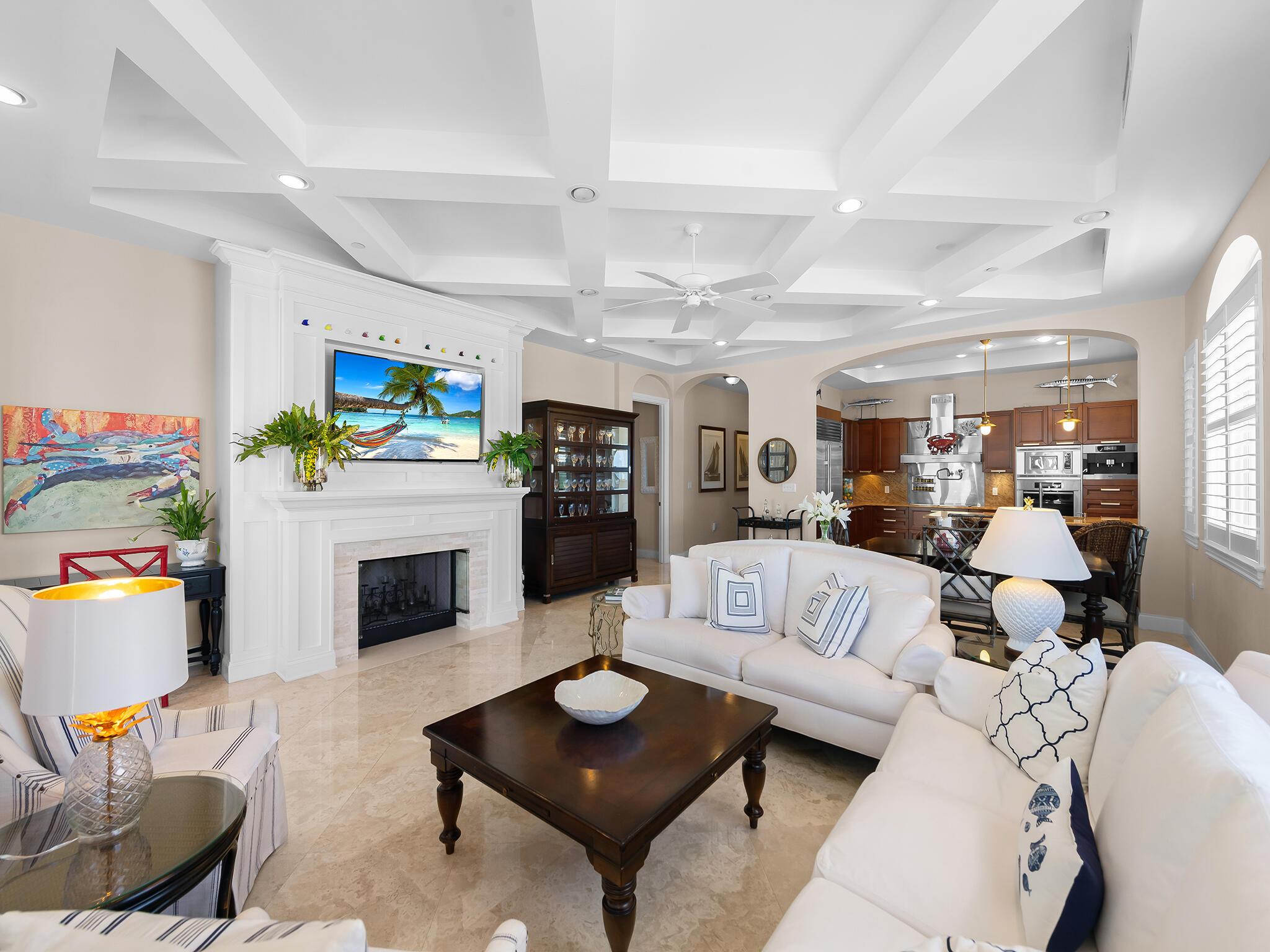 Image 4: Living Room