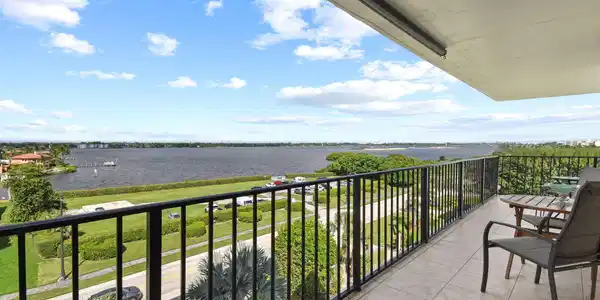 Image 2: balcony actual photo
