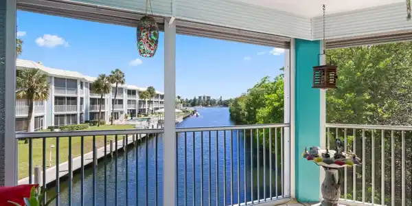 700 NE Harbour Terrace