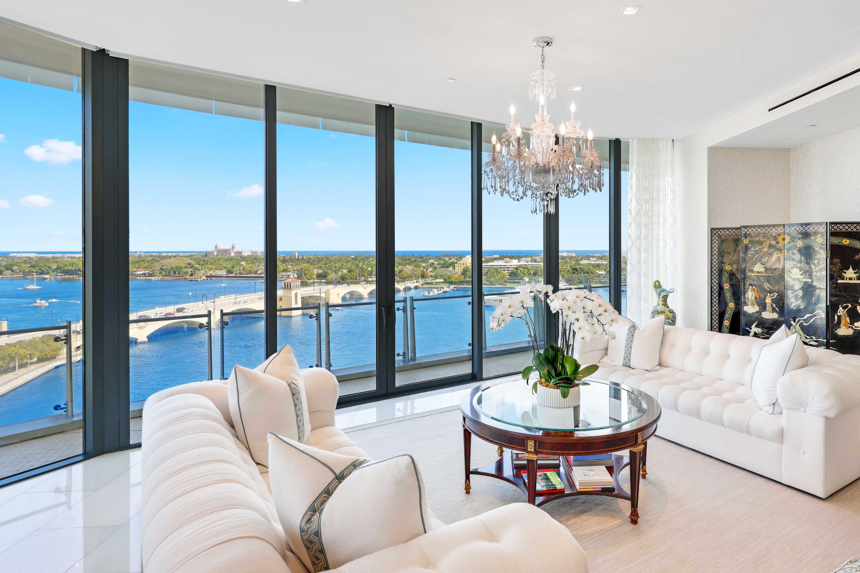 Image 4: Living Room