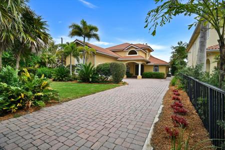 881 SE Saint Lucie Boulevard