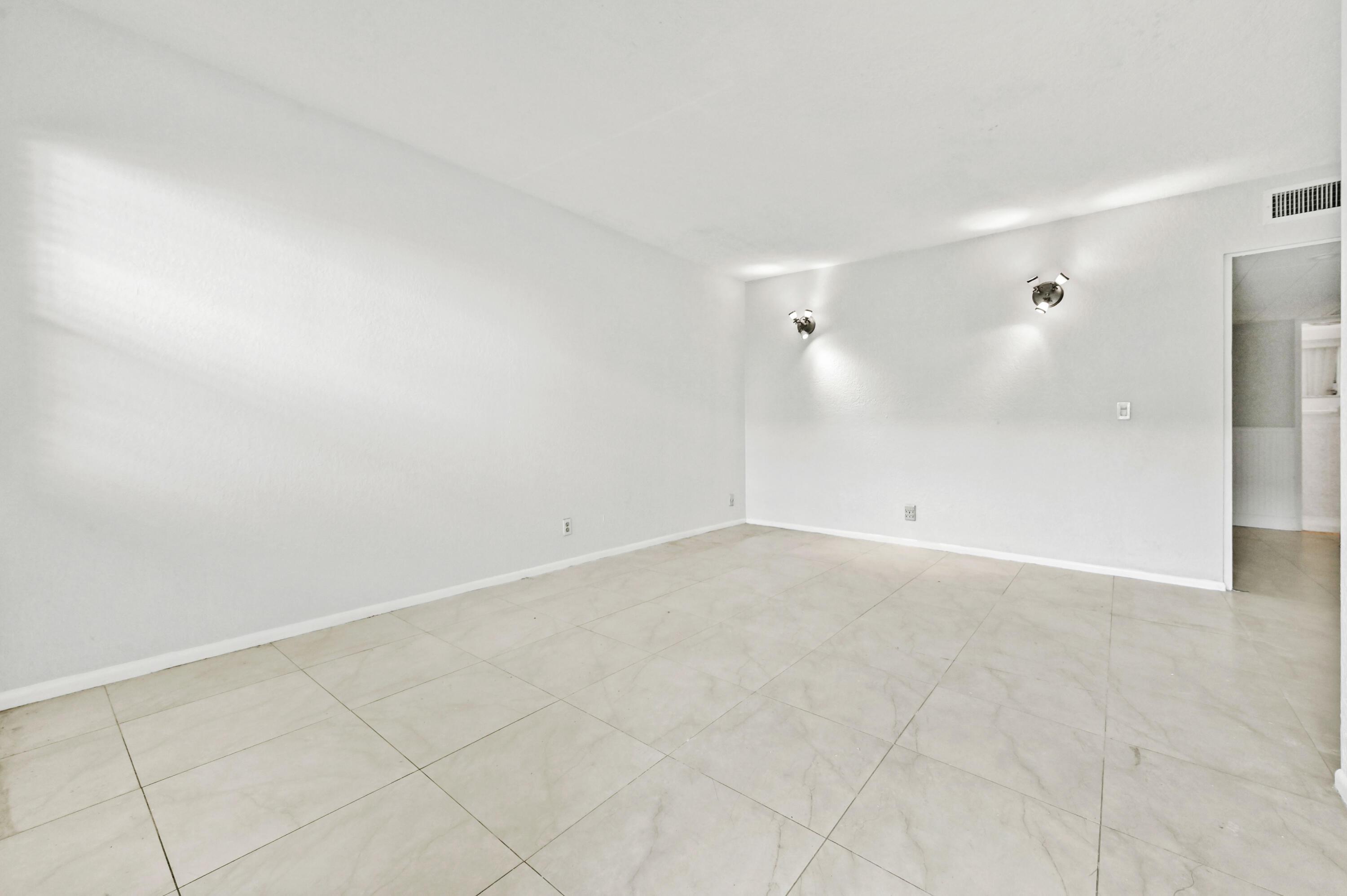 Image 3: 05 Living Room 01