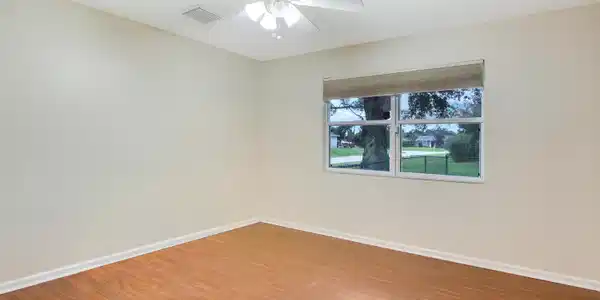 Image 4: 3