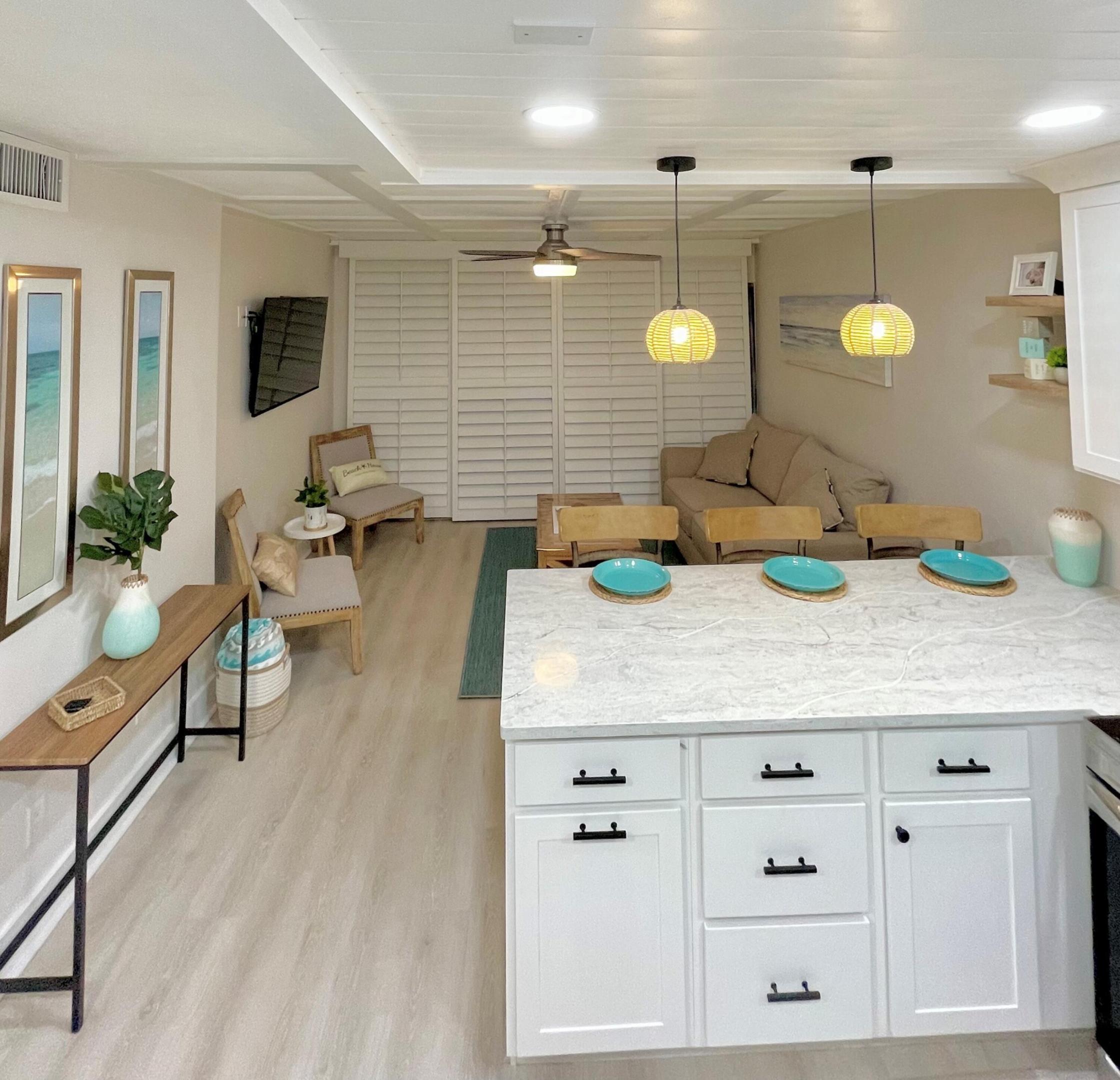 Image 4: 2400 S Ocean V211