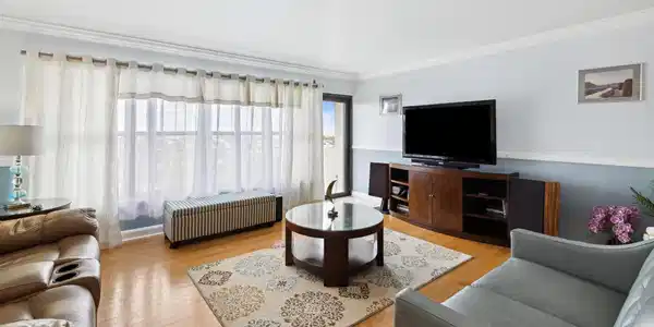 Image 2: LIVING ROOM