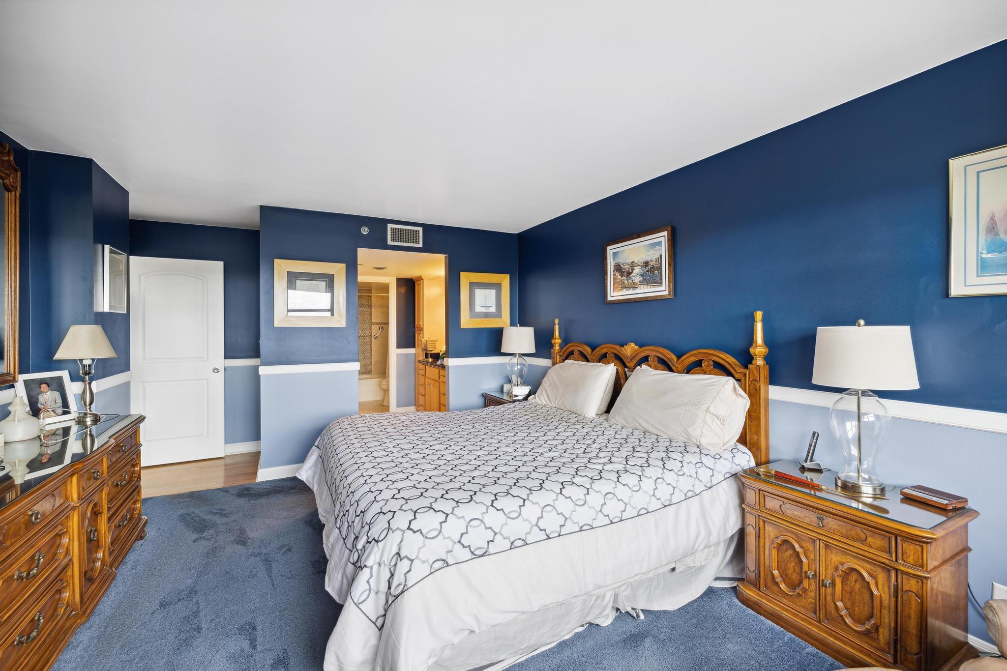 Image 3: MAIN BEDROOM