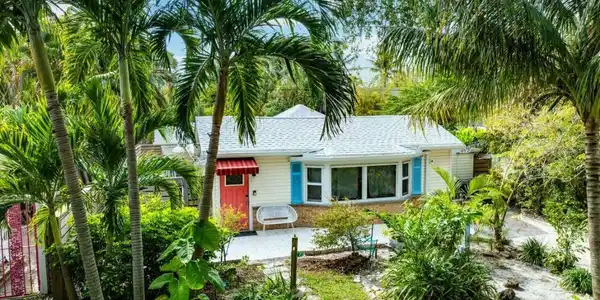 321 N Lakeside Drive