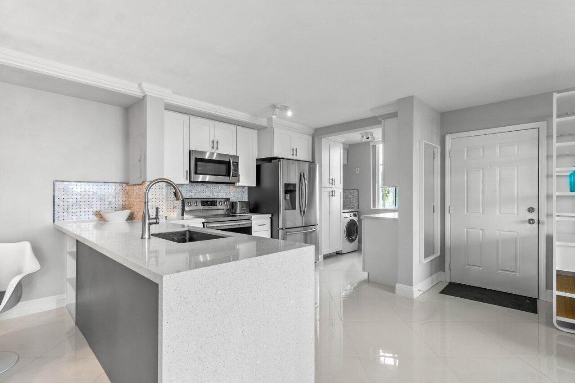 Image 3: 006-180YachtClubWay-Unit102-Hypoluxo-FL-