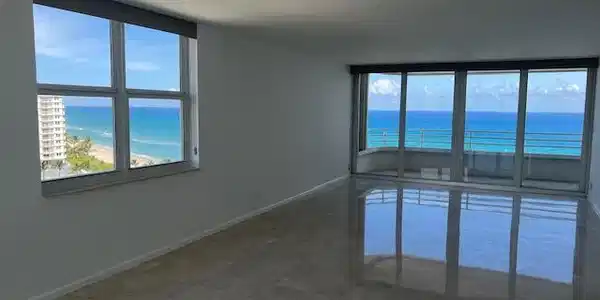 Image 4: LIVING ROOM