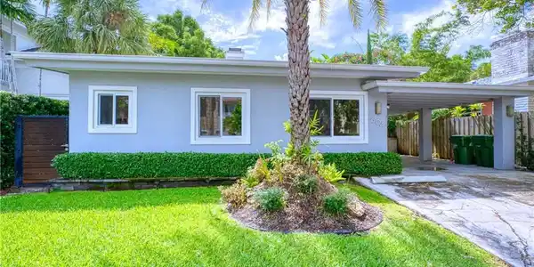604 NE 17th Way