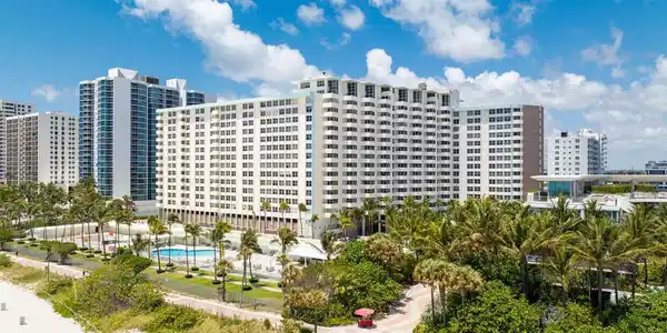 2899 Collins Ave