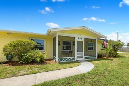 952 SW 37th Terrace