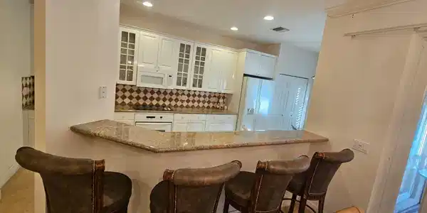 Image 4: Las Breakfast Bar