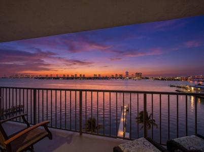3040 Lake Shore Drive