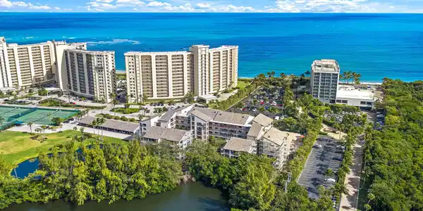 Image 4: 500 Ocean Trail Way 305-28