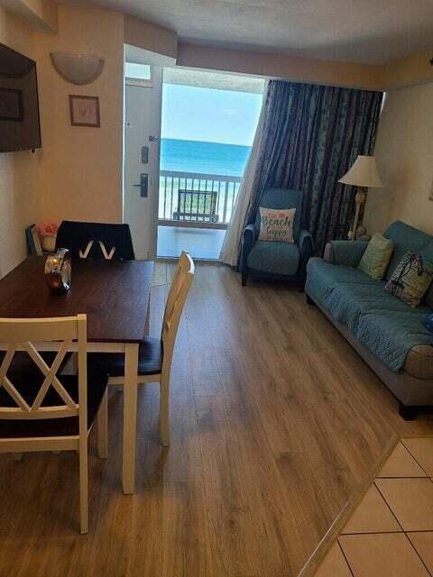 Image 3: Living Area