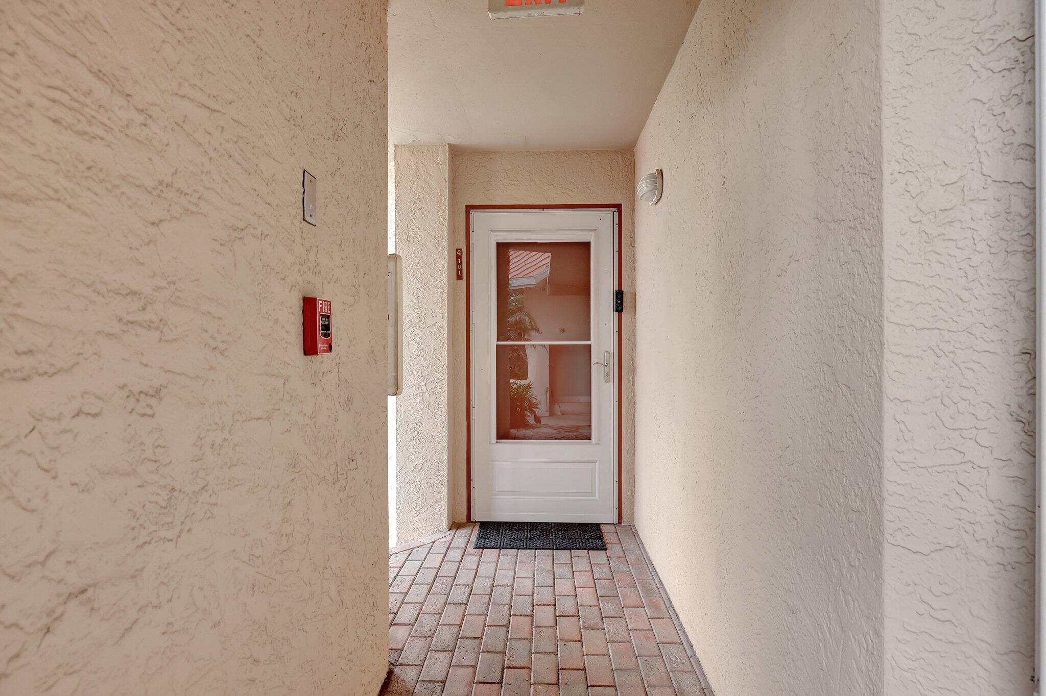 Image 3: private entrance
