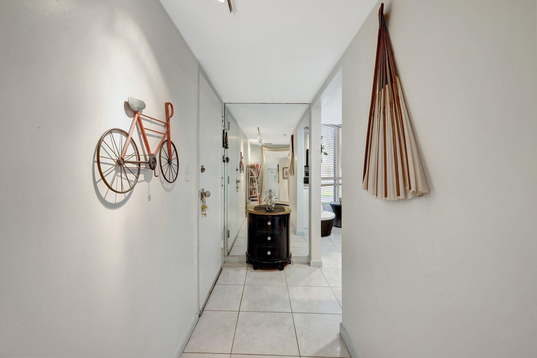 Image 4: interior hallway