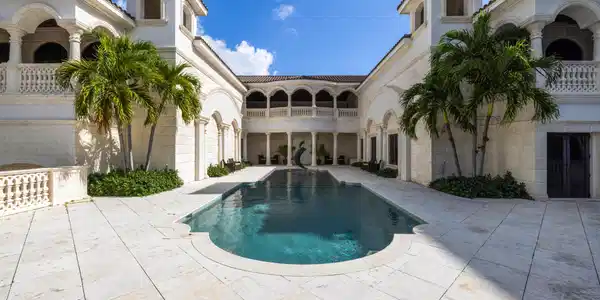 Image 4: Pool