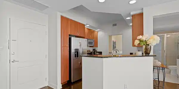 Image 4: Kitchen