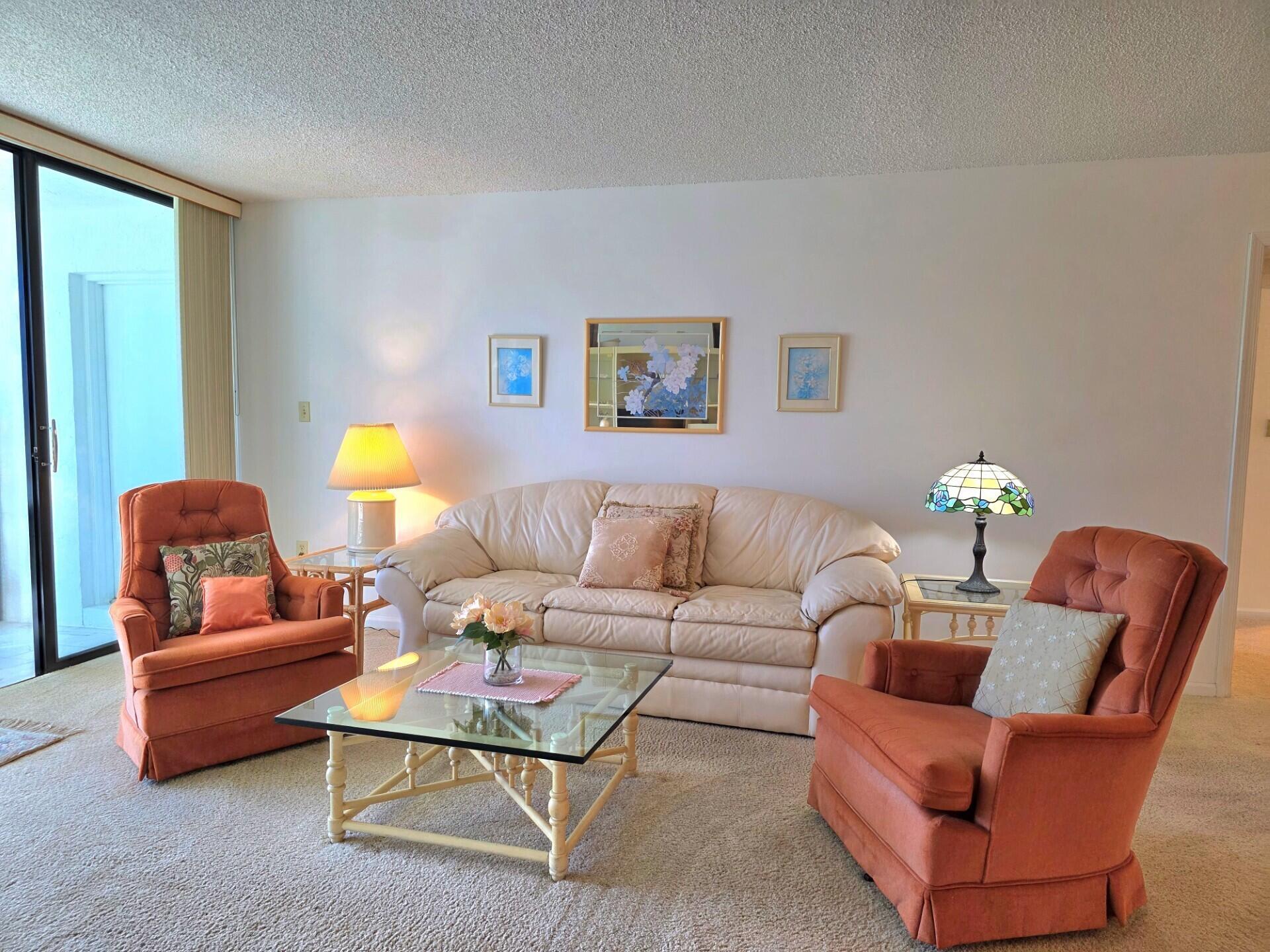 Image 4: living Rm Area