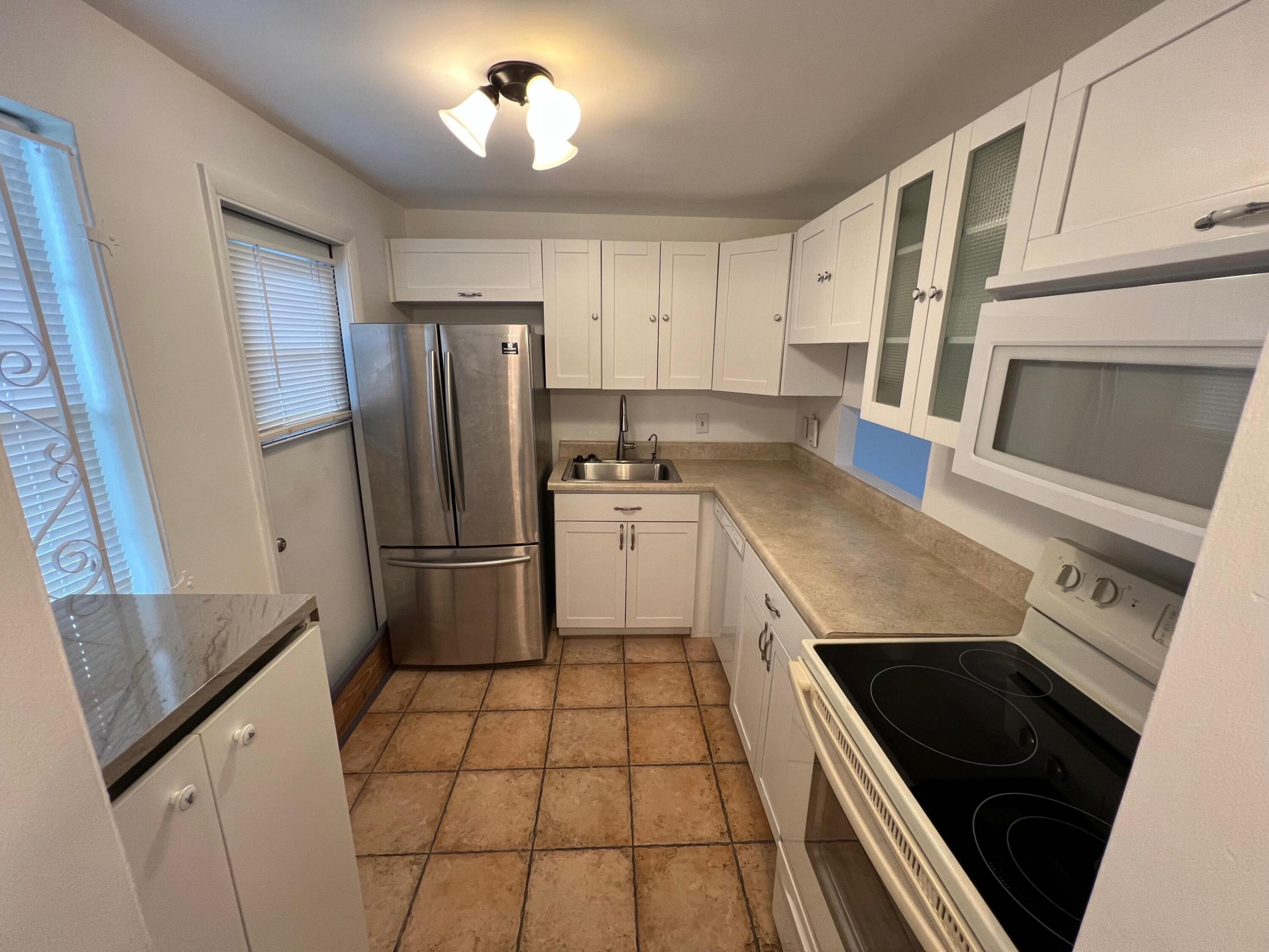 Image 3: Kitchen