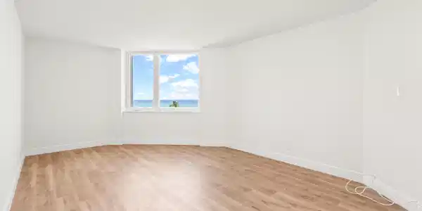 Image 4: Ocean Front