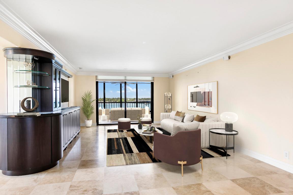 Image 4: living room