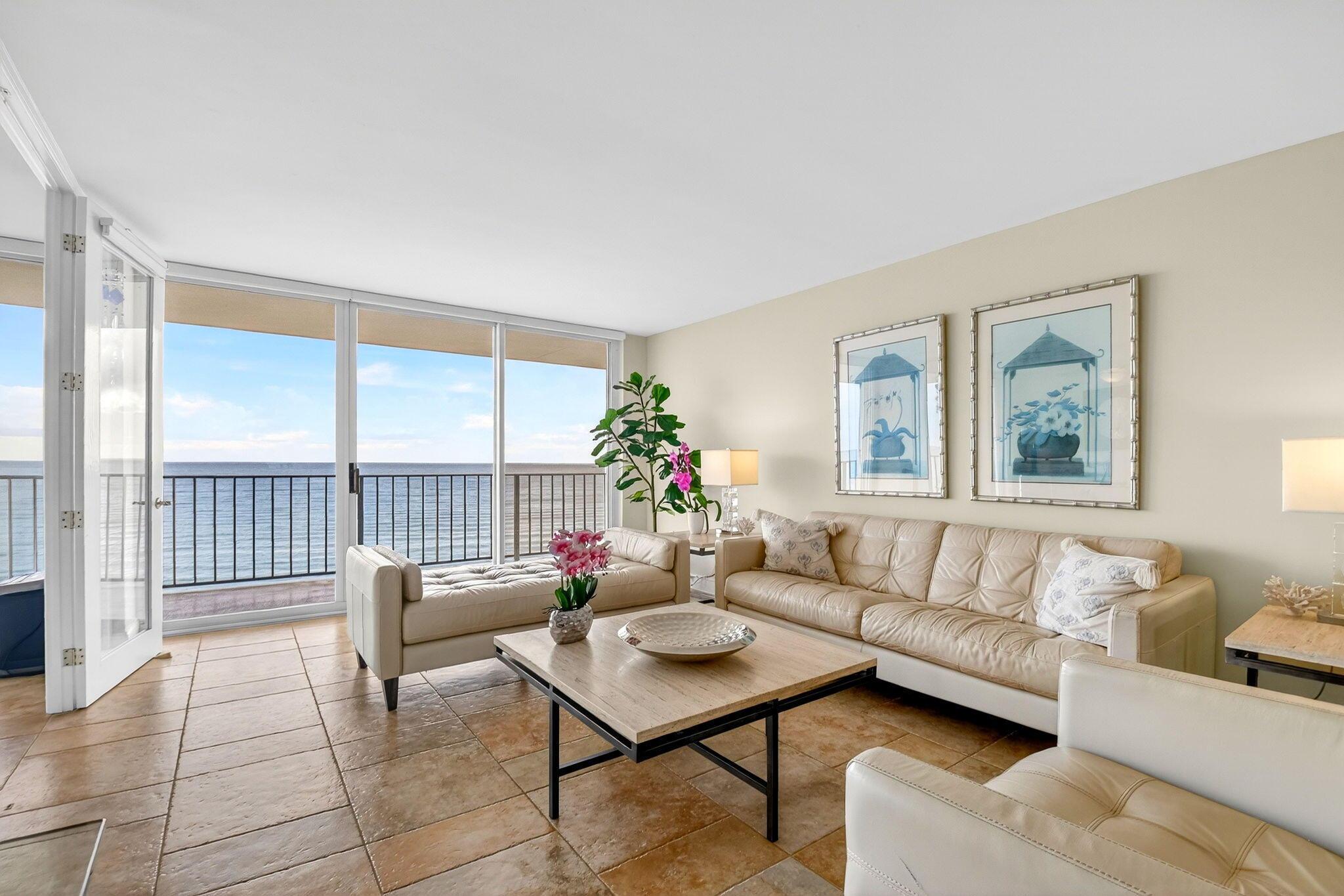 Image 3: Living Room