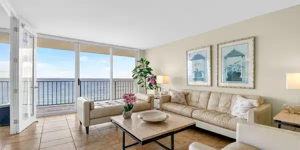 Image 3: Living Room