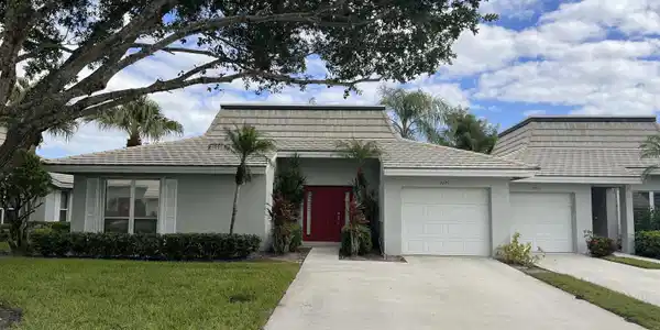 2779 SW Westlake Circle