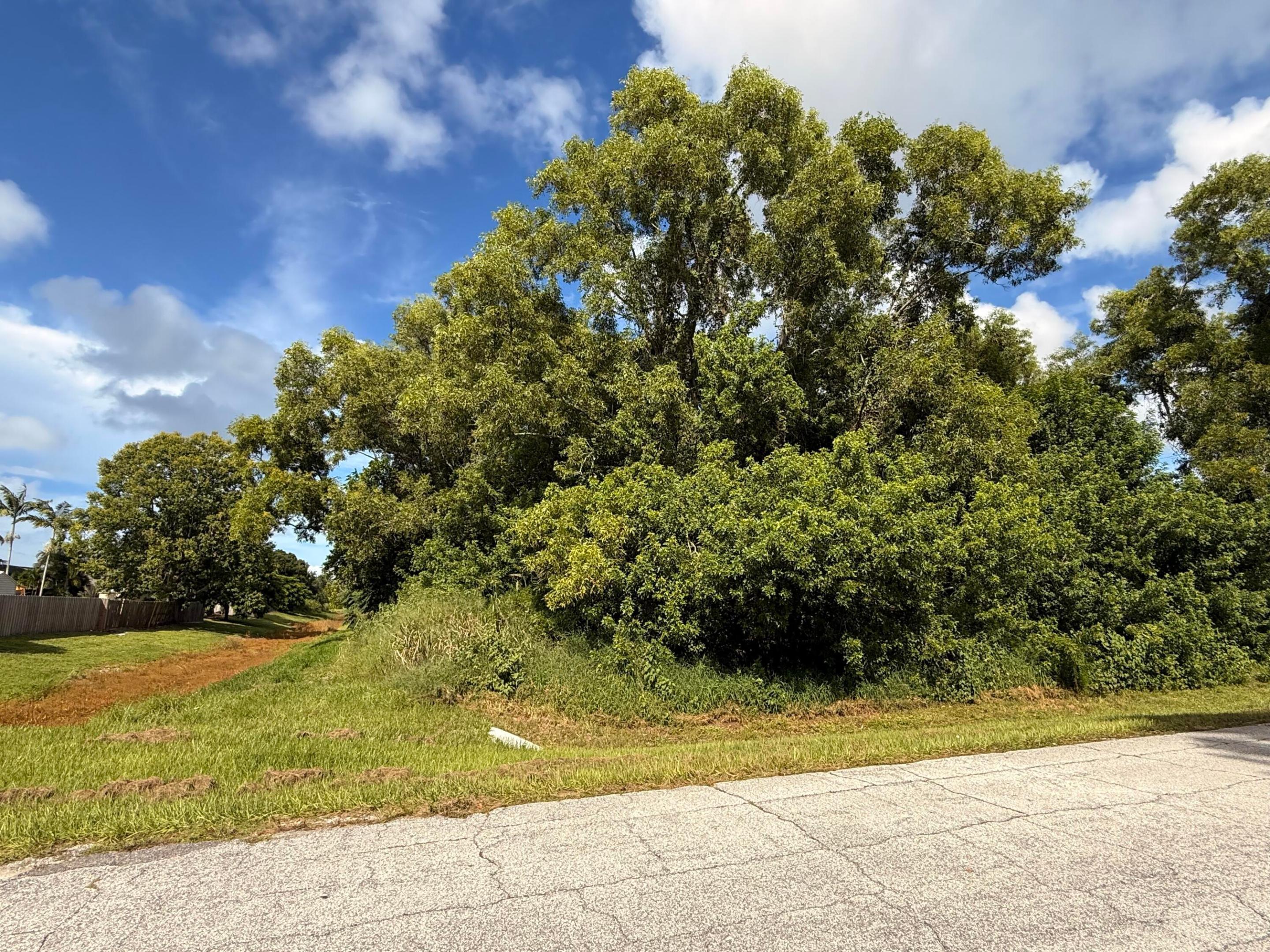 Image 4: 574 Nome Rear Drainage Canal
