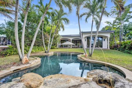 2425 Middle River Drive