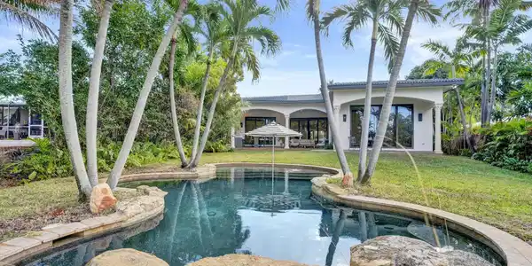 2425 Middle River Drive