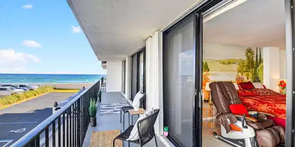 Image 4: Balcony