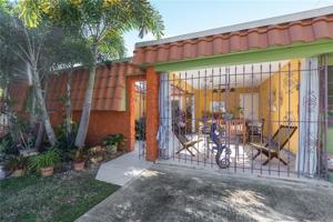 1013 N Lakeside Dr