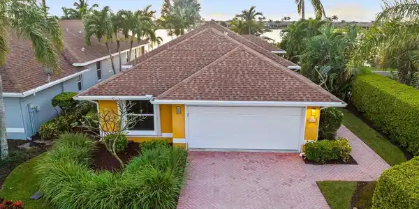 3265 Lakeshore Drive