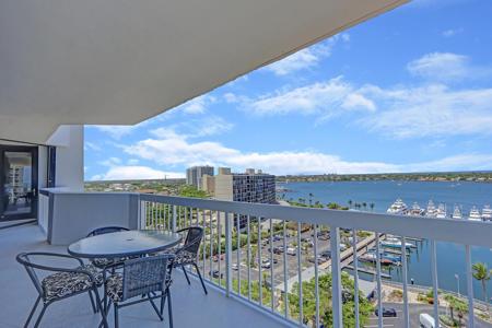 123 Lakeshore Drive