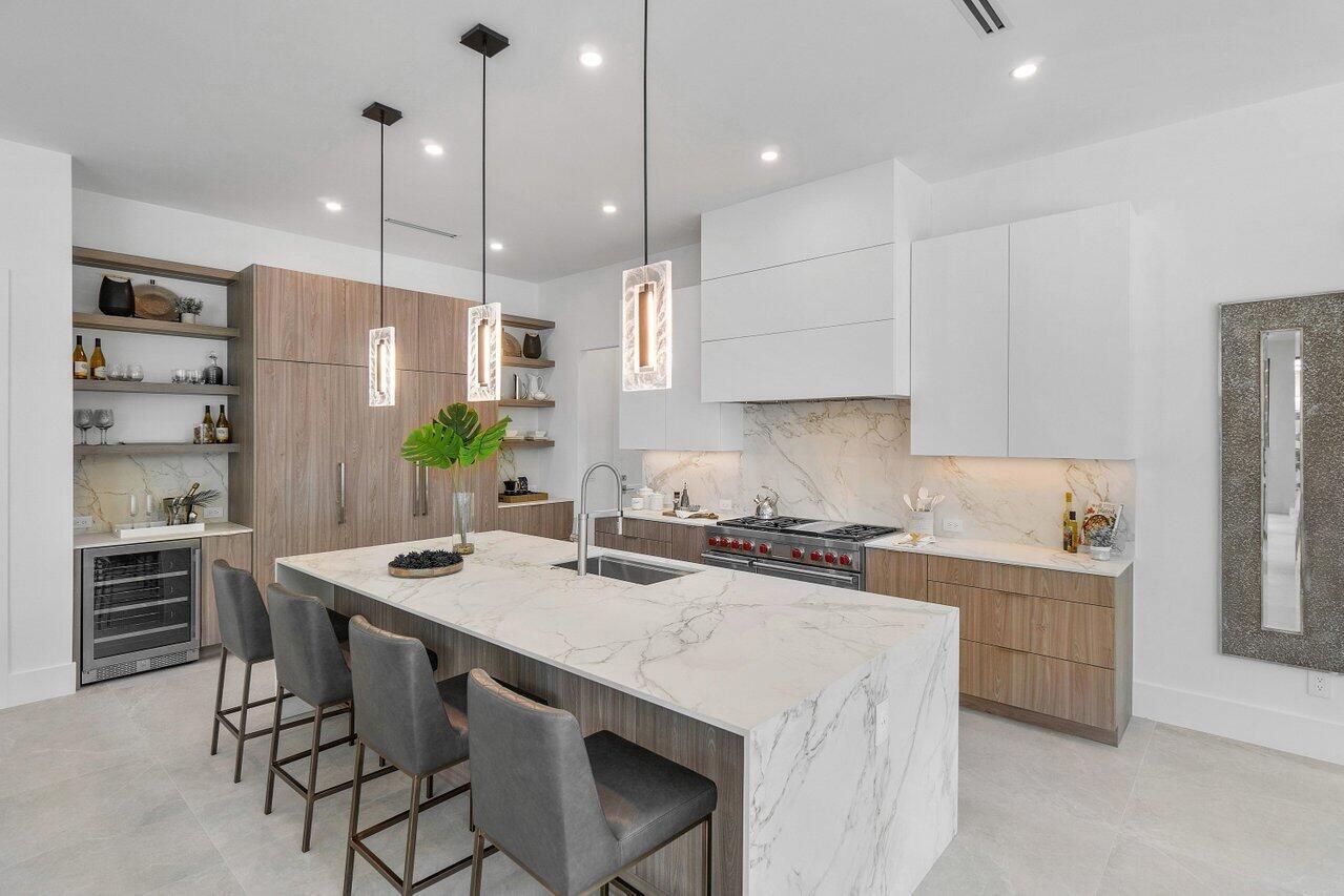 Image 3: 005-454Northeast6thStreet-DelrayBeach-FL