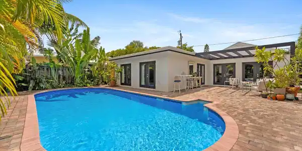 1715 N Ocean Breeze