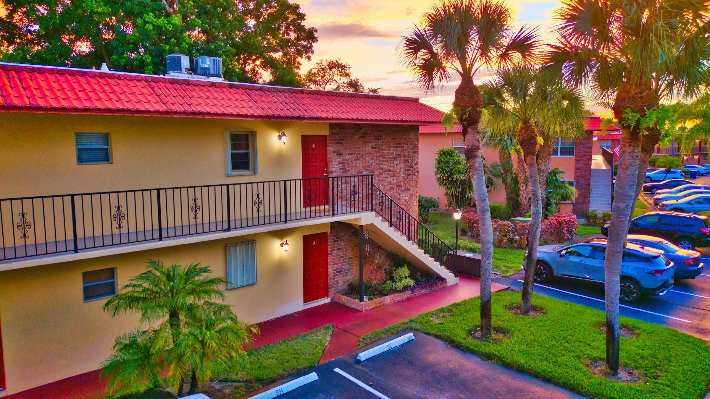 Image 1: 19121 SW PALM CITY RD APT J, STUART, FL