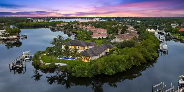 18941 SE Reach Island Lane