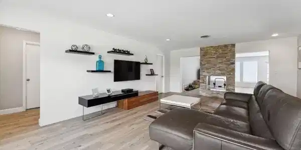 Image 4: 4